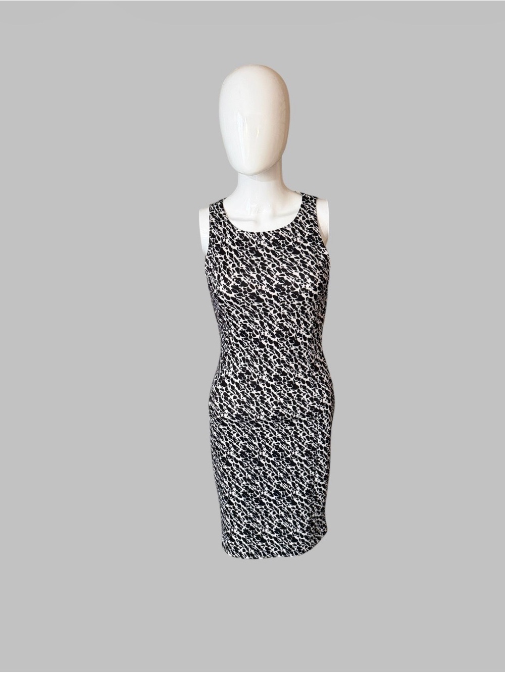 H&M Size XS Black and White Printed Midi Sheath Dress
